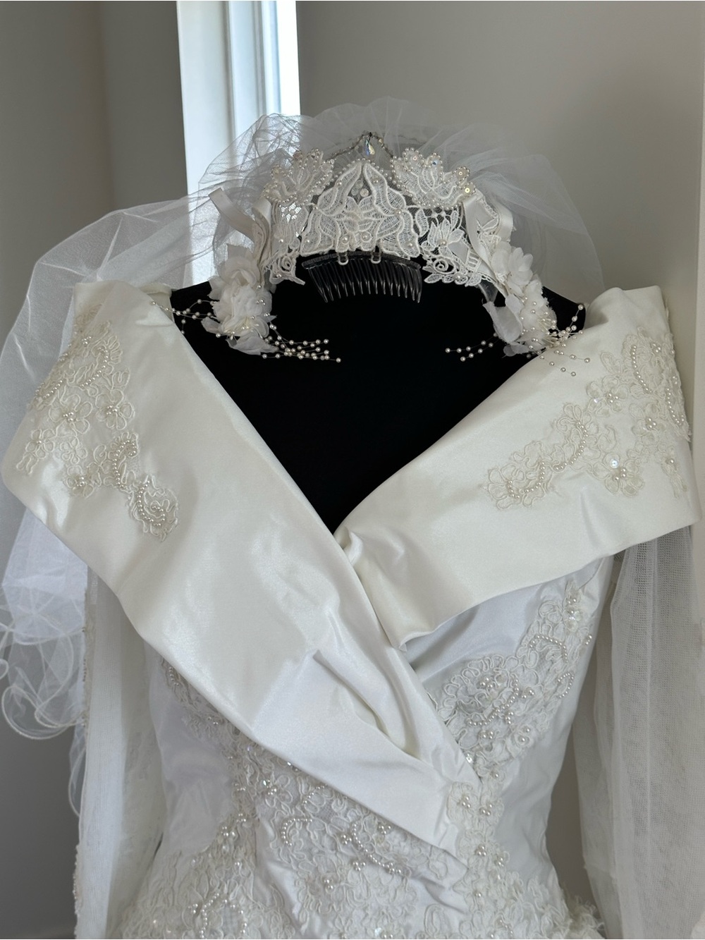 Ivory Lace Bridal Headpiece with Comb - Classic Wedding Accessory